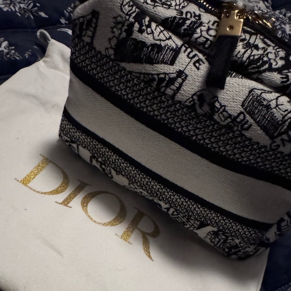Dior Toiletry Bag GWP - Picture 4 of 4